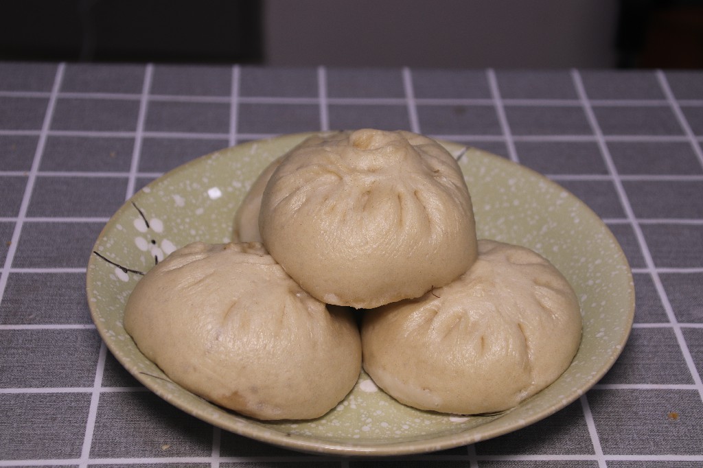 想吃包子在家就能做,发面小笼包子怎样做更喧软好吃