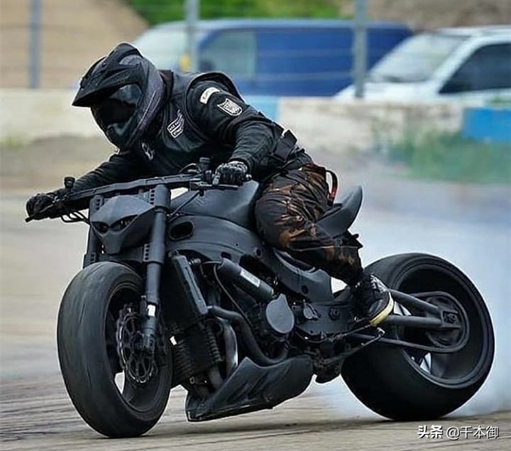 摩托压弯不会倒的是什么,摩托压弯不踩刹车