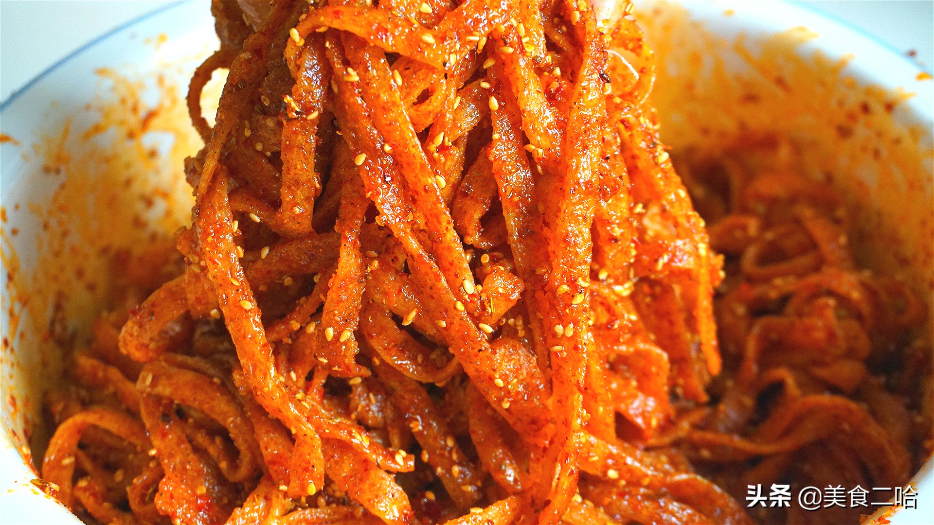 辣条不健康食品的做法,辣条的不卫生做法