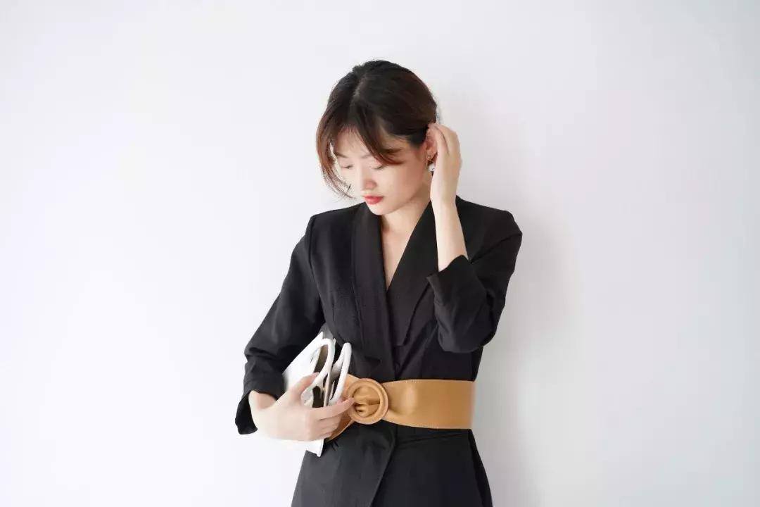 买回来的压箱底衣服,压箱底的旧衣服这样穿一秒变时髦