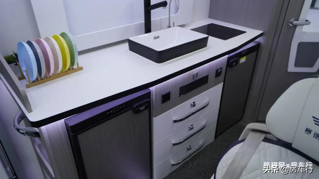 依维柯赛德房车猎鹰2号,南京依维柯新款房车c型房车