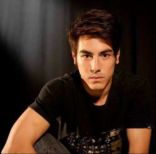 萧亚轩蔡依林唱功,蔡依林和萧亚轩谁更有女王范