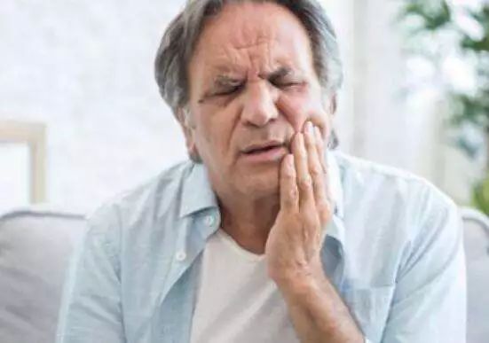 口腔溃疡初期如何防止溃疡恶化,出现口腔溃疡牢记4个方法