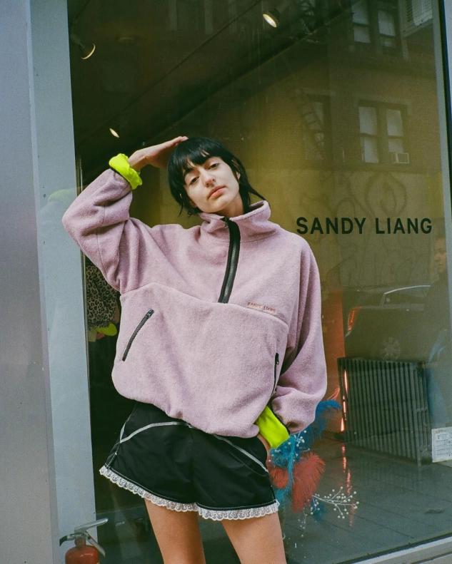 女人的衣服无需买太多,女人所有的衣服