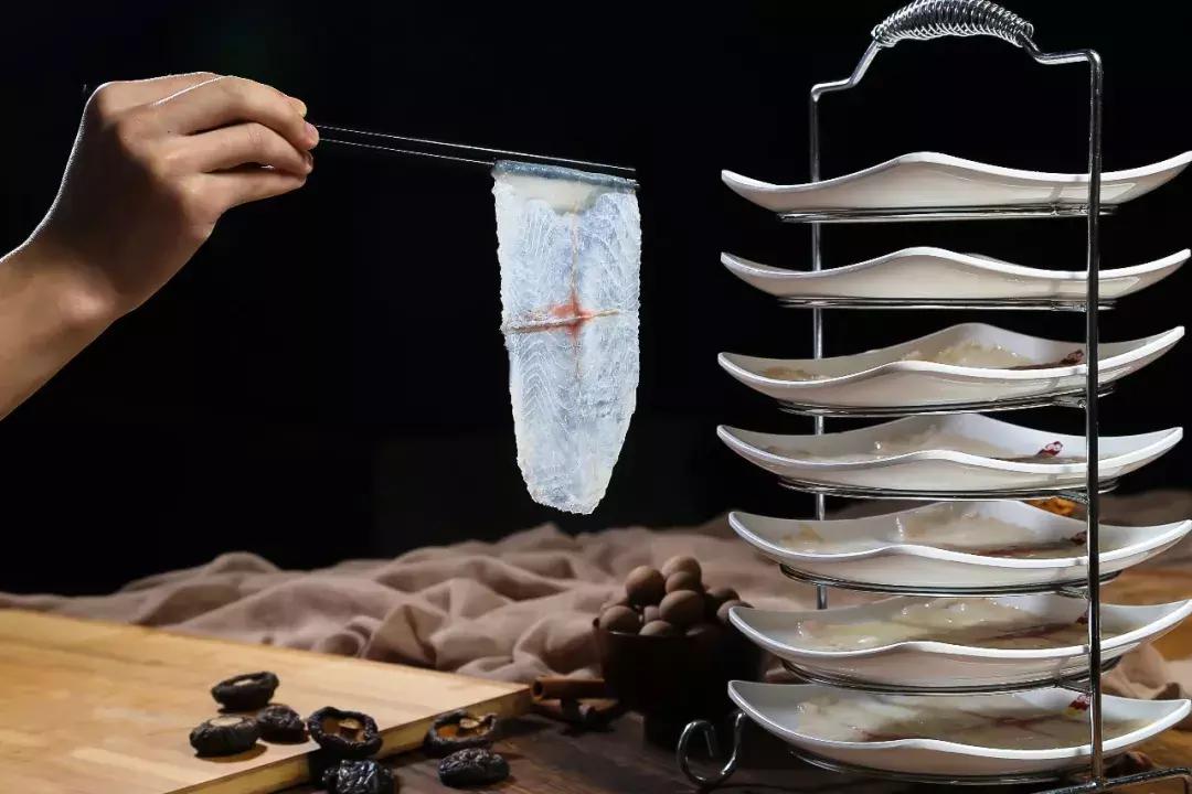 3斤多的斑鱼可以片几盘肉,三四斤左右黑鱼