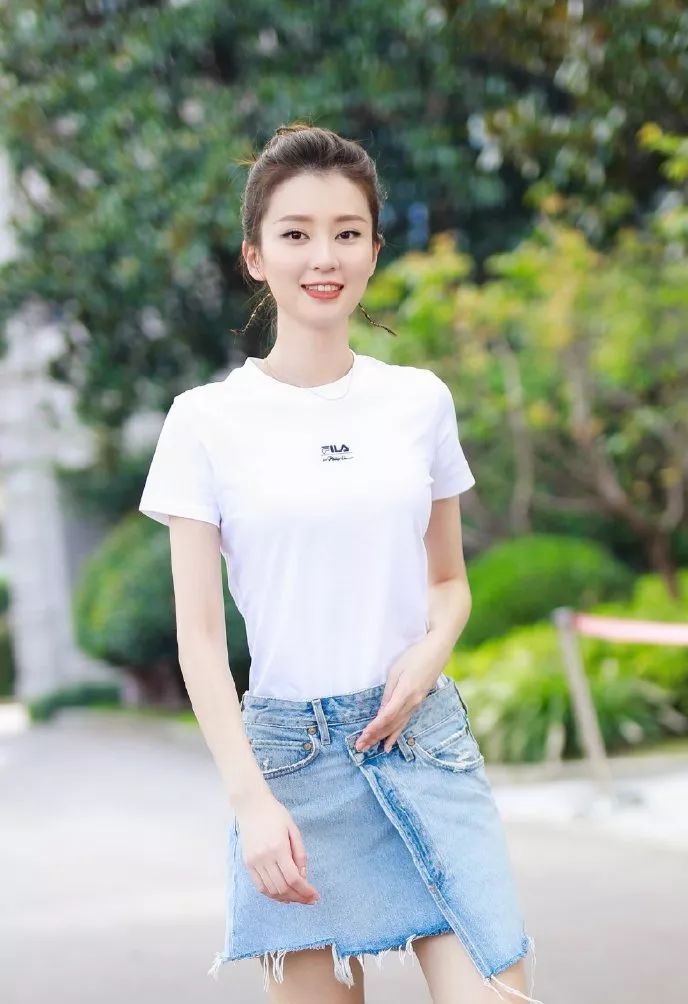 乔欣富二代吗,乔欣穿裸色长裙