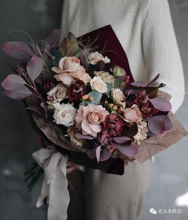 学花艺去上培训班还是去花店好,开花店怎么学