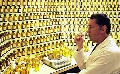 世界上最贵的香水800万一瓶 (世界上最贵香水多少钱一瓶)