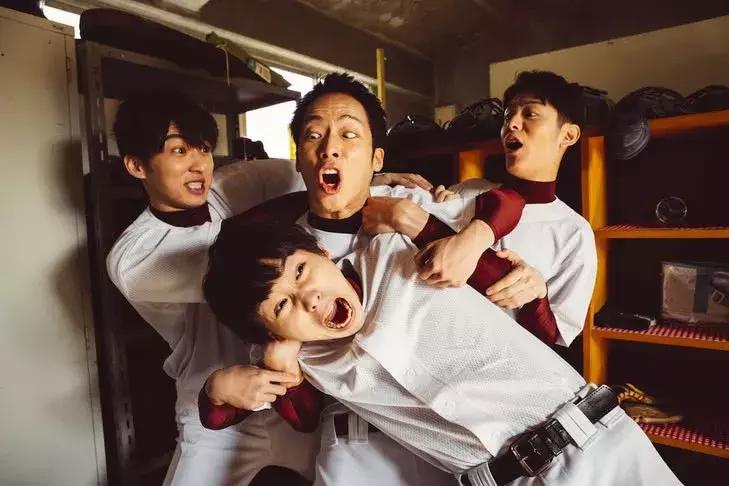 日本不许学生扎马尾的原因,日本棒球部为什么要把头发剃了