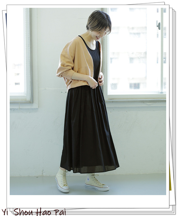 夏季黑色连衣裙穿搭图片大全,时尚穿搭黑色连衣裙时尚又修身