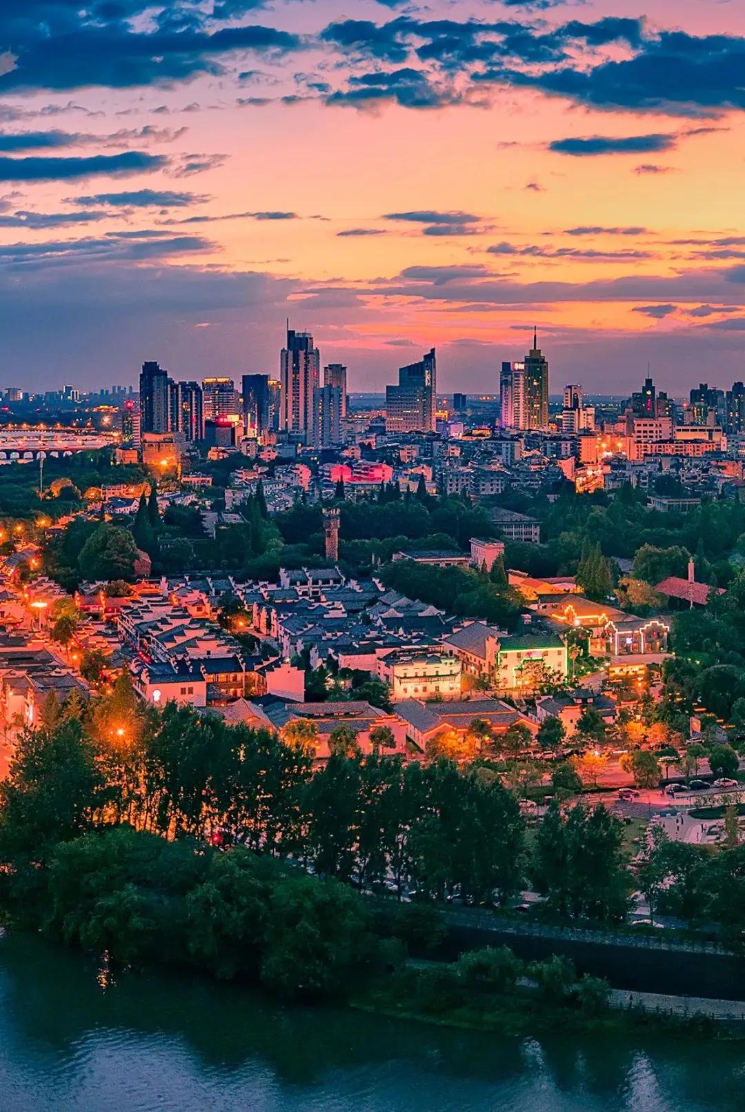 世界就在脚下,世界就在