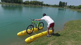 让自行车在水上骑行用的东西,可以轻功水上漂的自行车