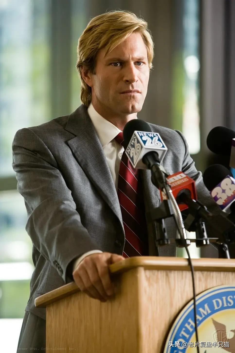 蝙蝠侠是怎么打败小丑的,蝙蝠侠为什么能成为超级英雄