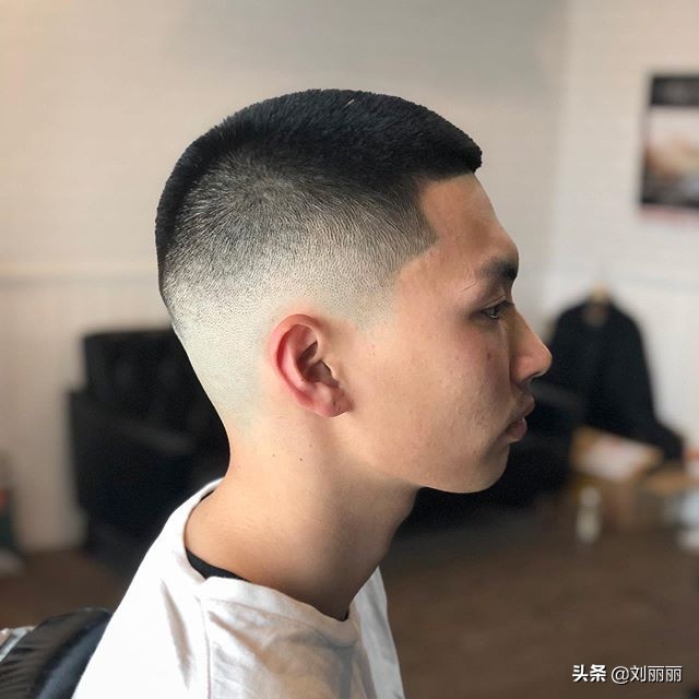 男士周边光发型,男士什么样的发型看起来阳光