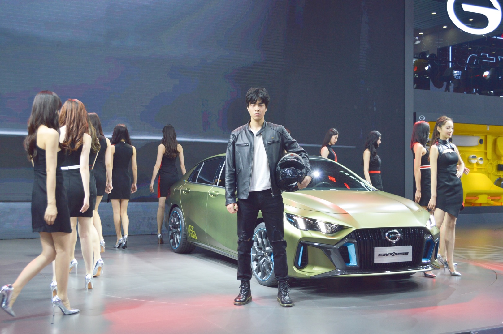 广州车展车模小姐姐,2019上海国际车展广汽传祺车模