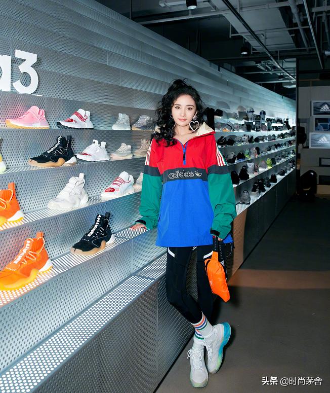 学生*党**别再露脚踝了，杨幂的“袜子包裤”火了，00后这么穿潮爆了