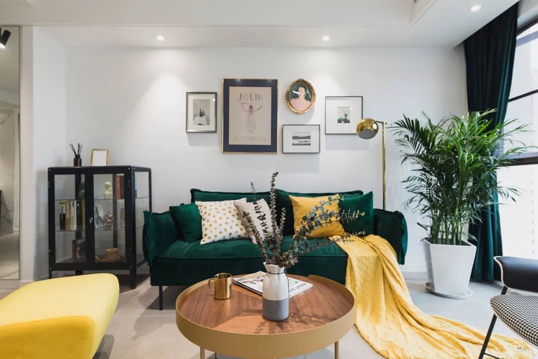 75平小户型客厅装修现代简约风,套内70平现代轻奢风格