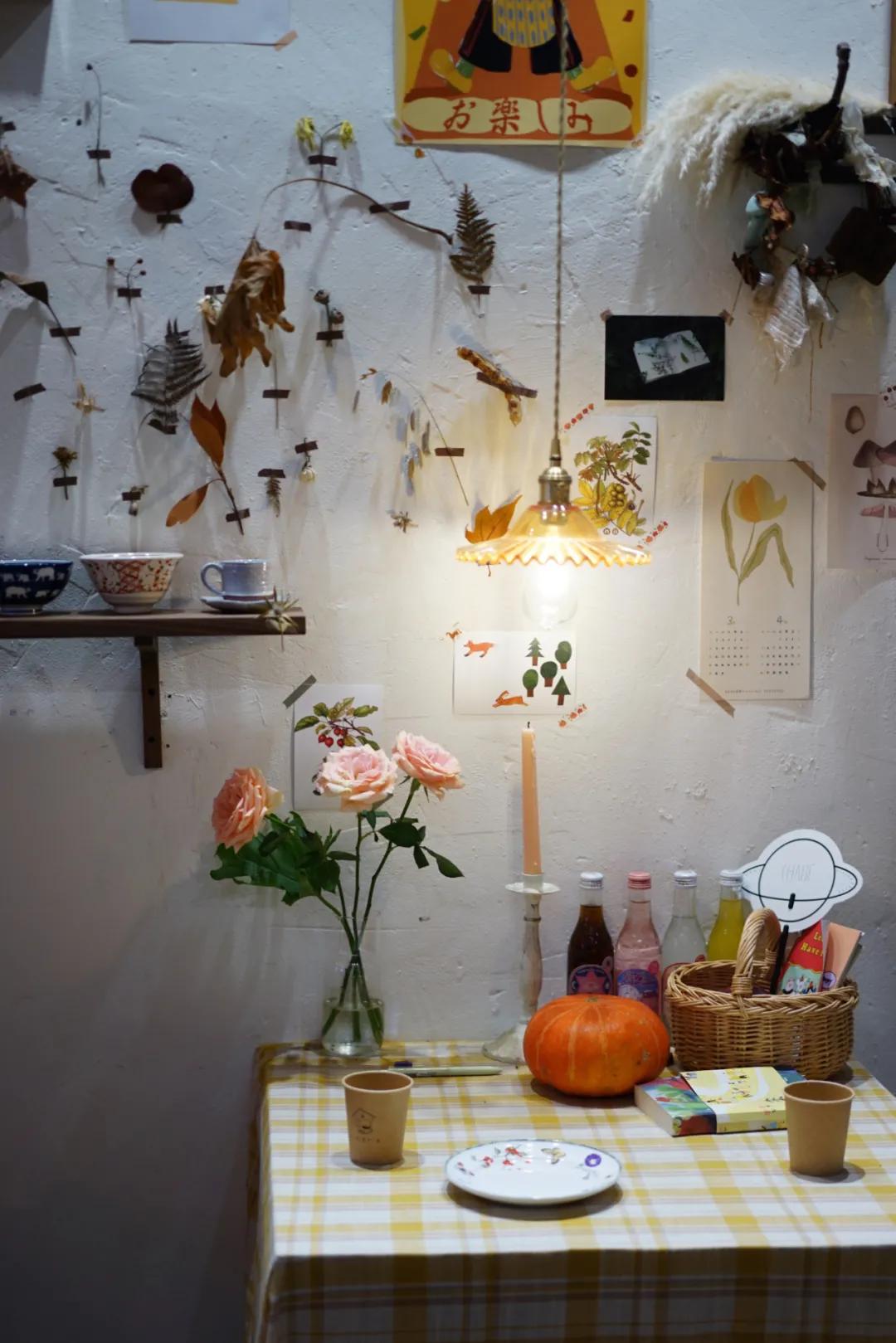 成都两个小姑娘开的老房子花艺杂货铺，外地游客不远千里专程打卡