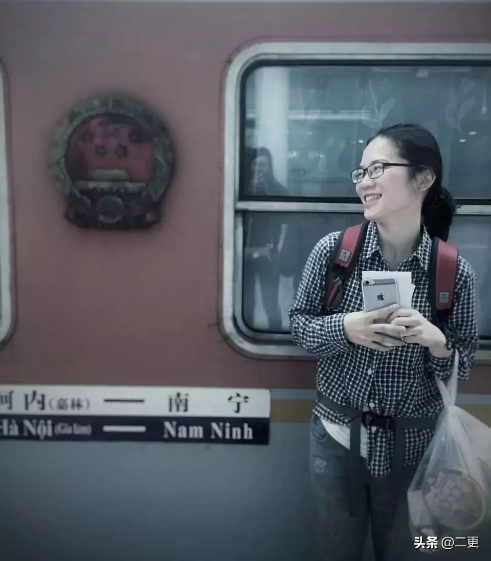 相识27天闪婚，这对逃离大城市的小夫妻，实现“面包爱情”双丰收