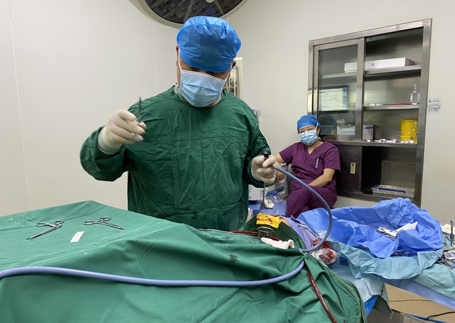 护士治疗打嗝,患者主诉疼痛时护士应该怎么做