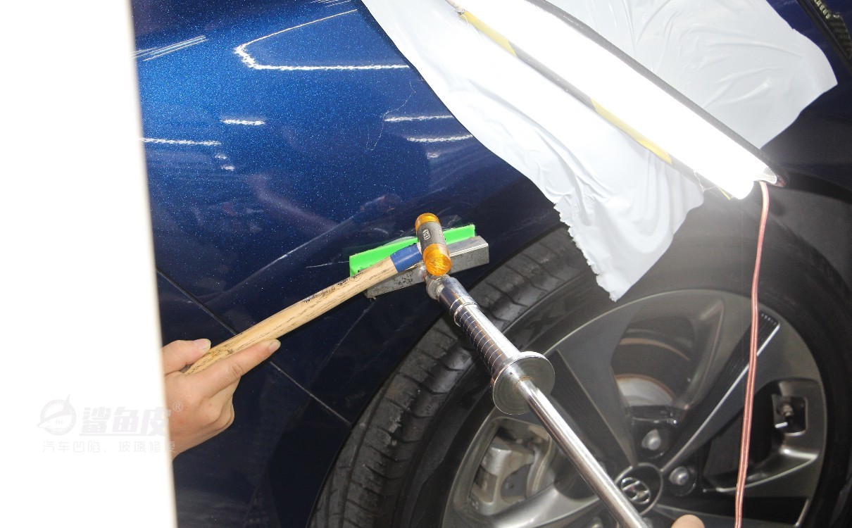 汽车门凹陷修复小窍门,郑州汽车无痕凹陷修复