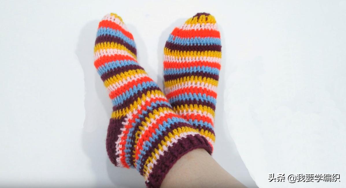 最简单钩袜子视频,时尚彩虹地板袜编织图解
