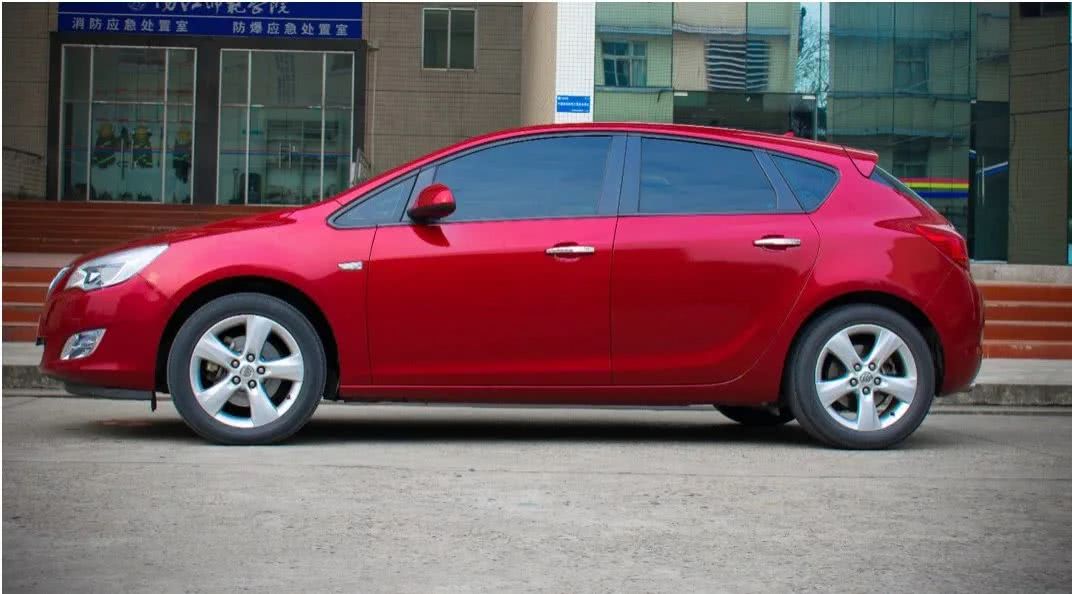 别克英朗xt1.6t高清图片,帅气的呆头鹅