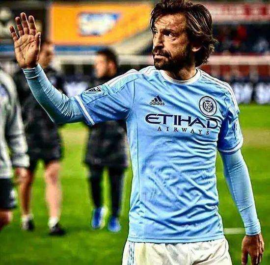 精准的足球射门,皮尔洛10大经典进球