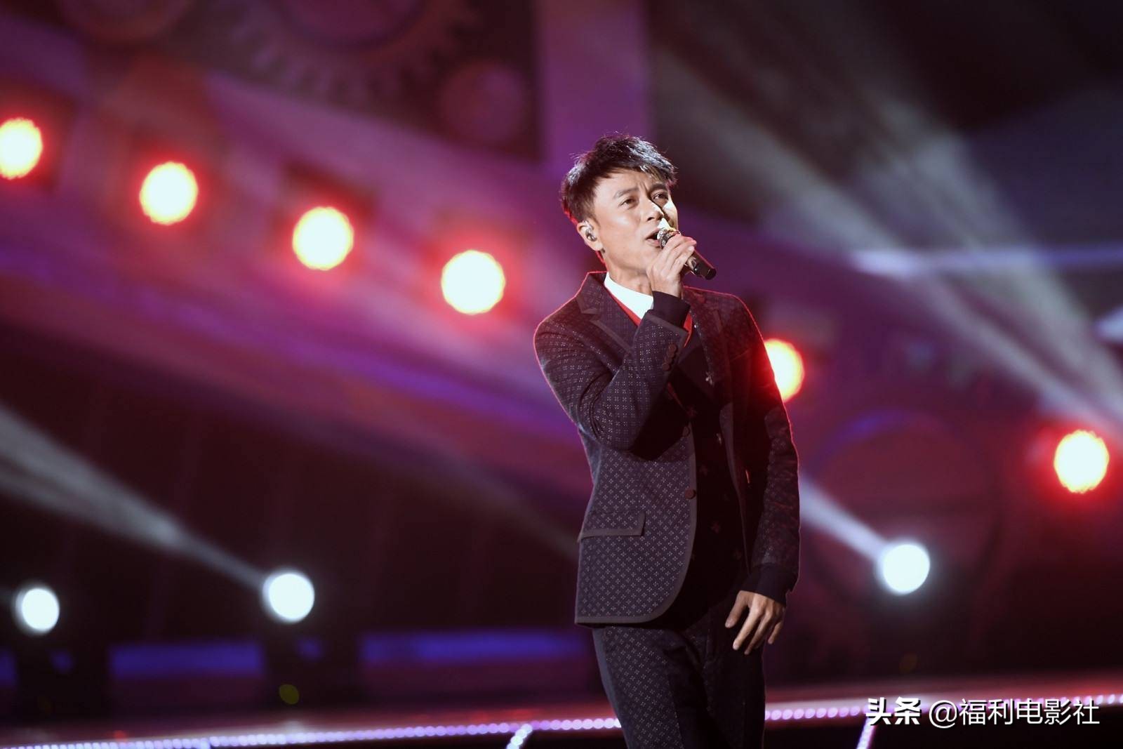 李克勤：试过跌倒也试过巅峰，但无论何时都不会放弃努力！