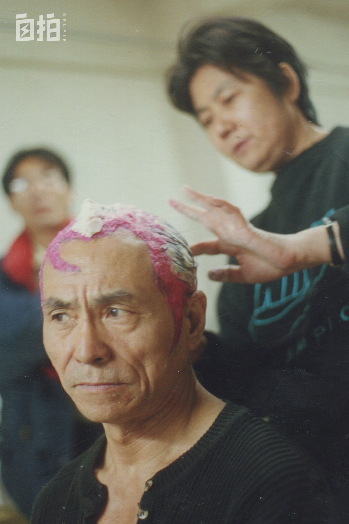 我，49岁开始北漂，79岁走秀爆红，85岁学开飞机，一辈子都在演戏