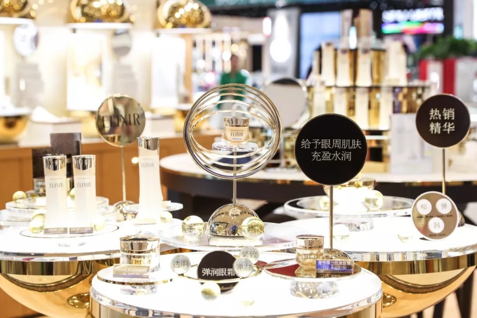 万茜代言怡丽丝尔现场,万茜怡丽丝尔片场视频