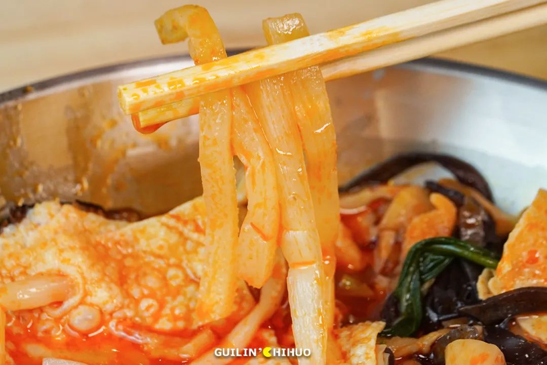 螺蛳粉好吃的秘密就是这碗高汤,煮螺蛳粉的汤第一遍为什么要倒掉