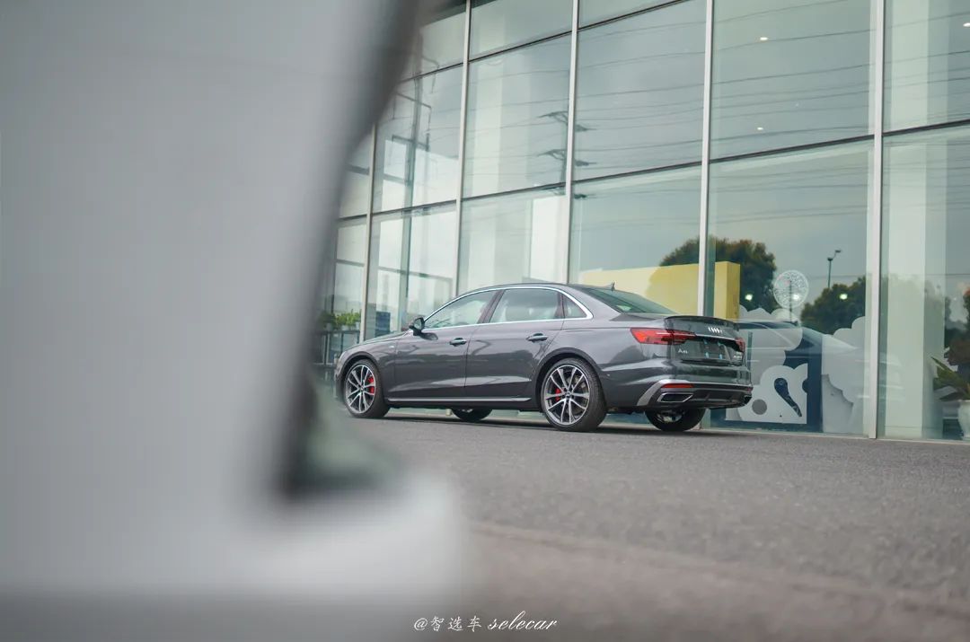 全方位升级的全新奥迪a4l上市,售价超40万2019款奥迪a4l顶配概览