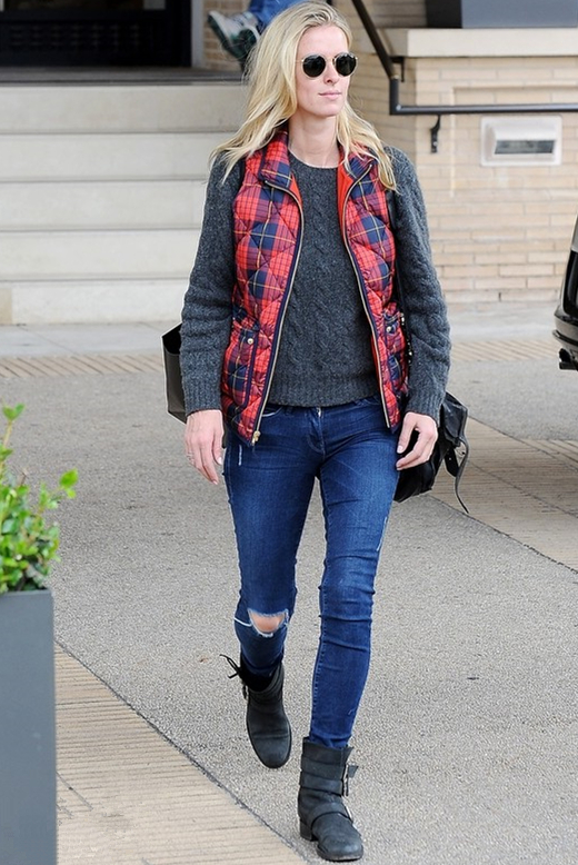 轻巧羽绒背心舒适穿出小蛮腰,时尚羽绒背心保暖又轻巧的好搭配