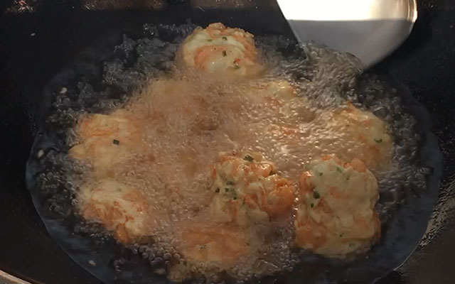 安徽油饼子的家常做法又软又酥,油饼子的正宗做法