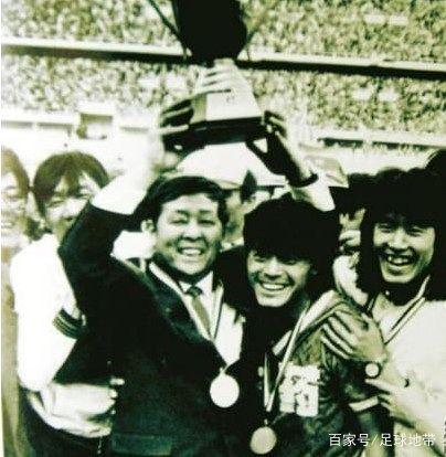 这支球队曾是中国足球的扛把子，却流浪漂泊数年无定所