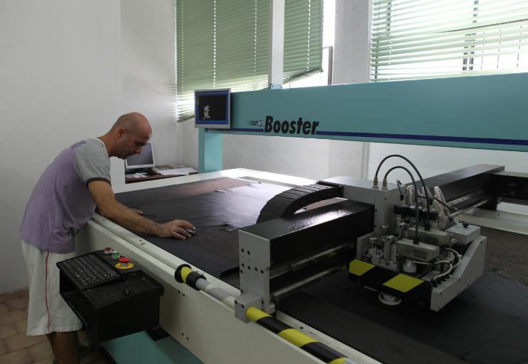 马尔凯也有一家叫LV的店，不过人家做的是皮鞋