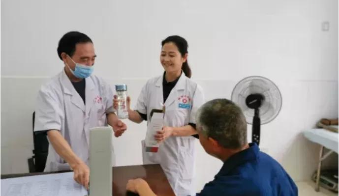 弘扬抗疫精神同心共抗疫情,医师节弘扬抗疫精神护佑人民健康