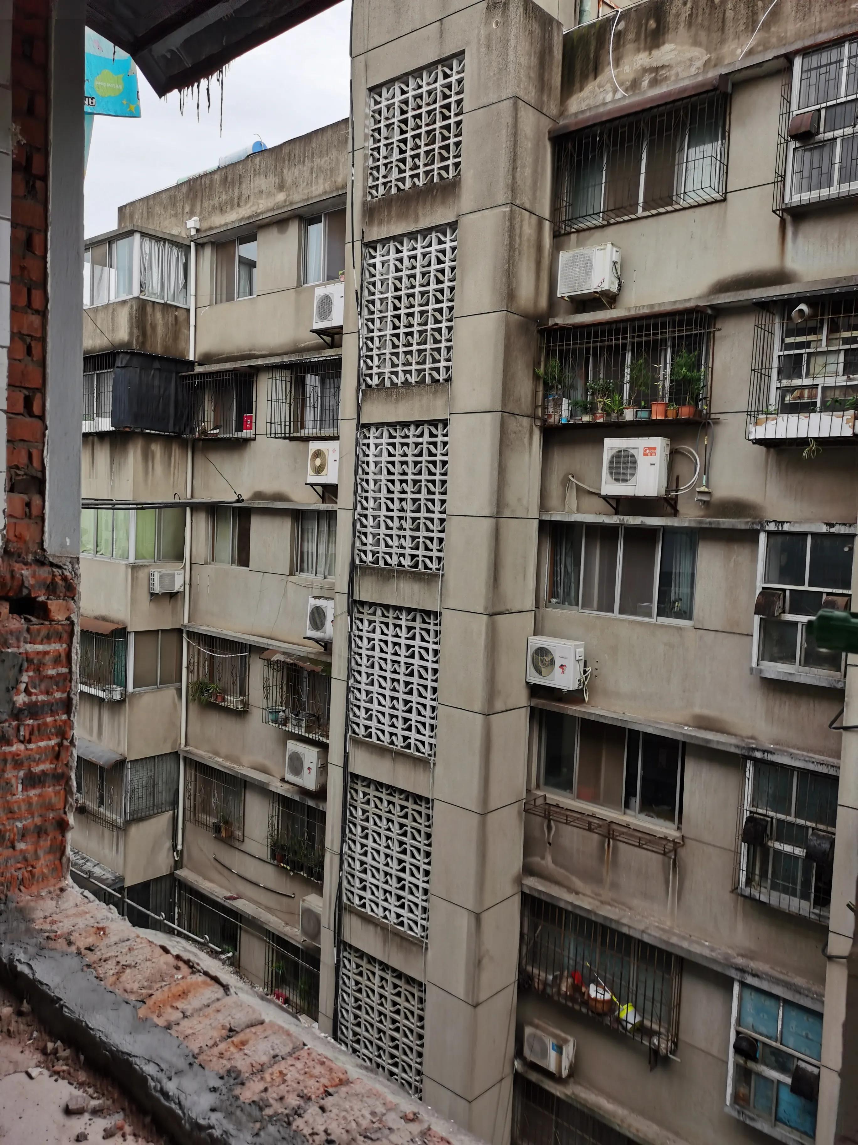 大学生毕业后买房的真实经历,00后刚毕业在县城买套房要多久