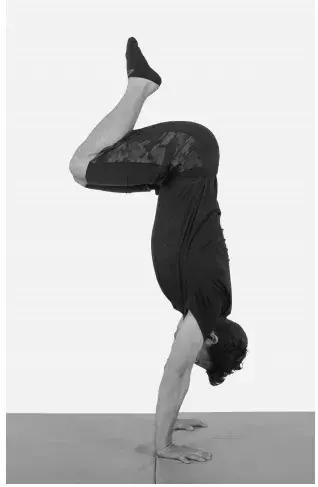 倒立的正确姿势及好处,倒立对身体的好处