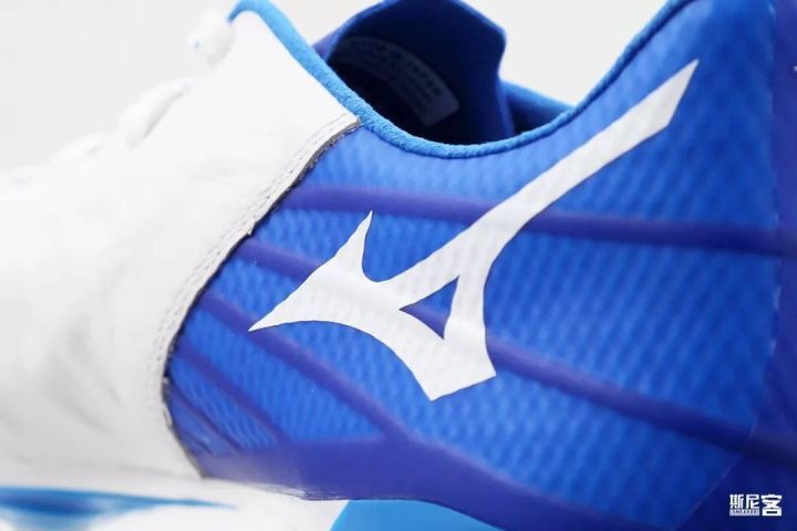 小屁孩吊打职业选手,mizunorebula三代评测