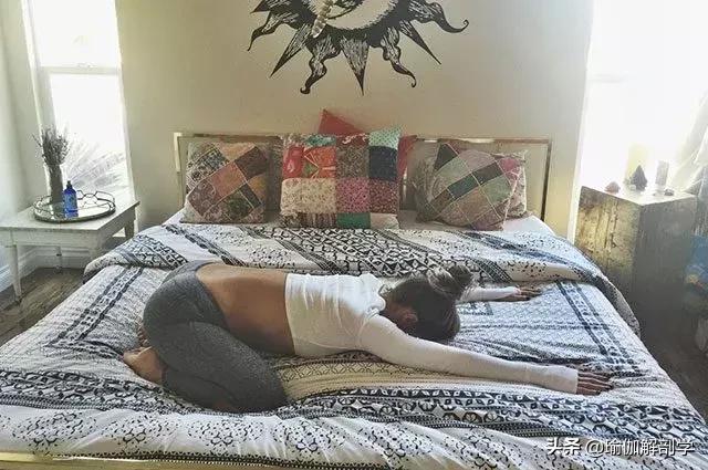 睡前助眠瑜伽15分钟深度睡眠,睡前十分钟瑜伽助眠视频