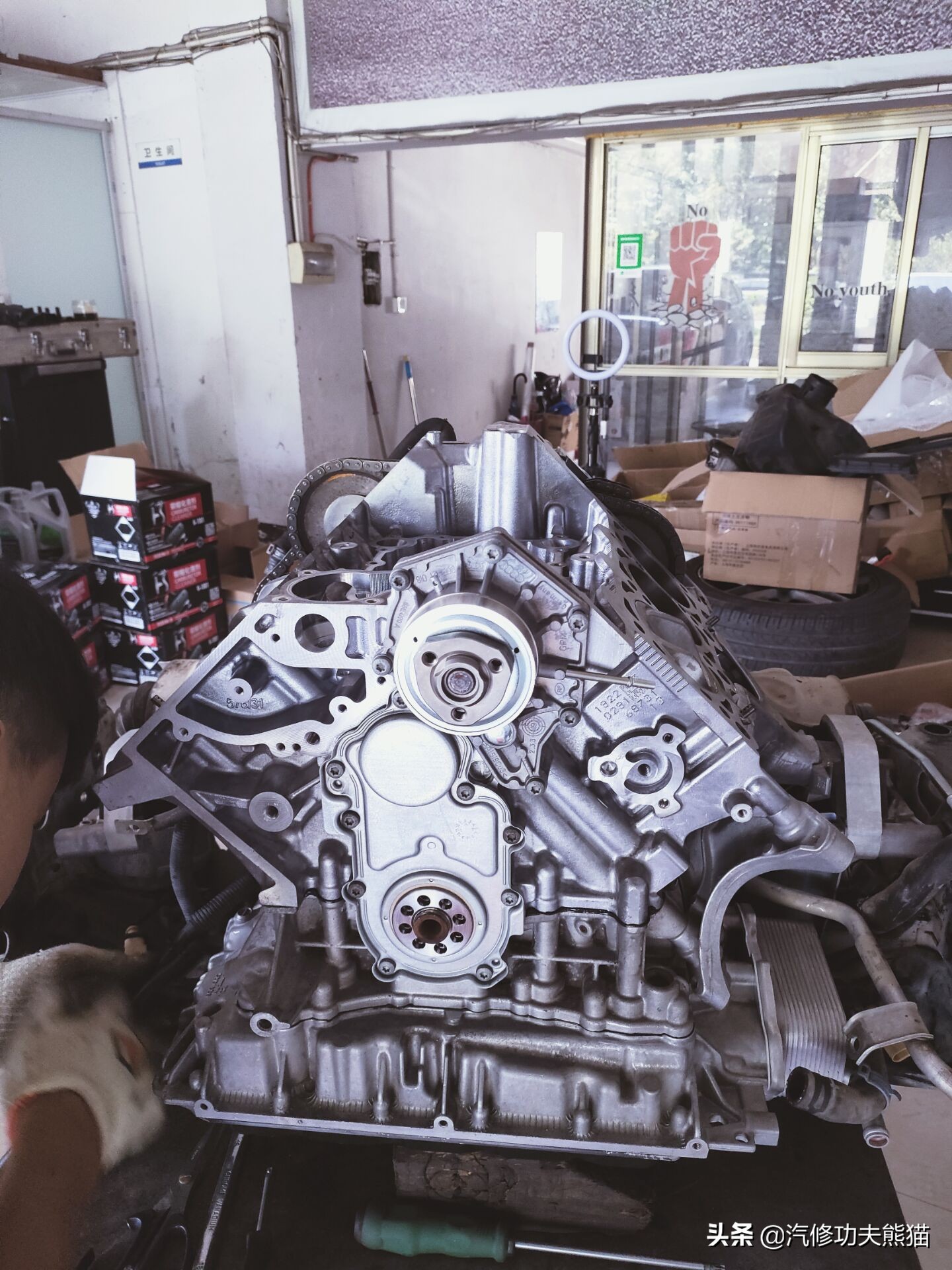 奥迪a8烧机油吗48v轻混,奥迪a8烧机油一千公里烧0.5正常吗