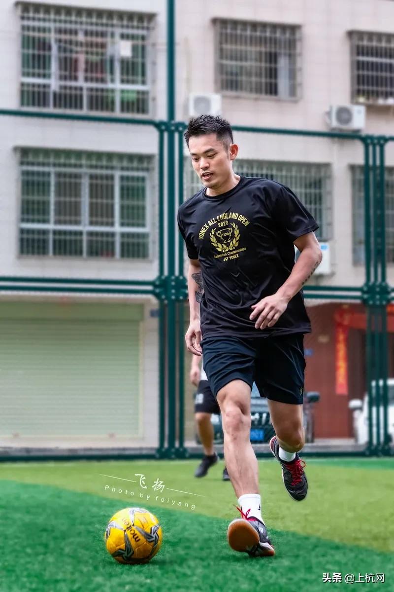 林丹野球场秀足球,林丹回到球场赢了