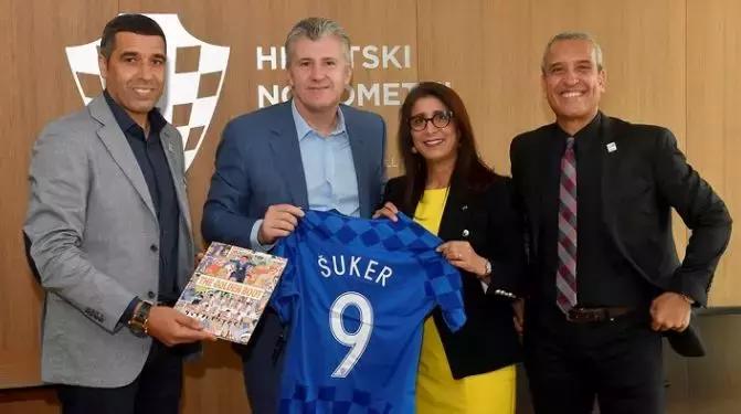 防空洞里踢出来的金球奖新人他只有一个爱好：踢球