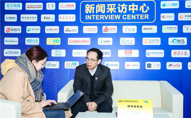 喜揽双奖！万朋产品成教育信息化领域“香馍馍”