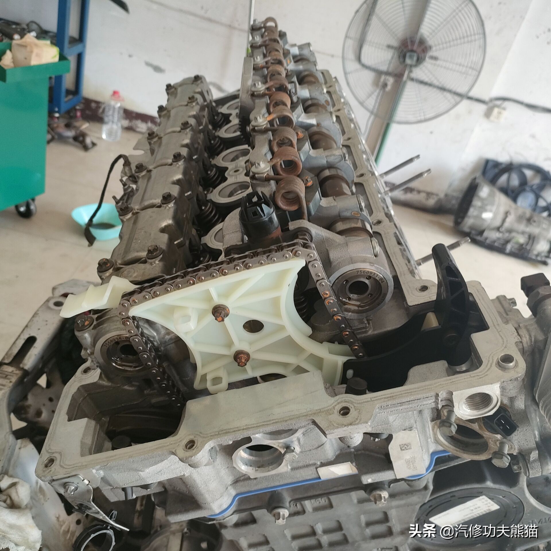 宝马e90325i2007款,宝马e90漏机油通病