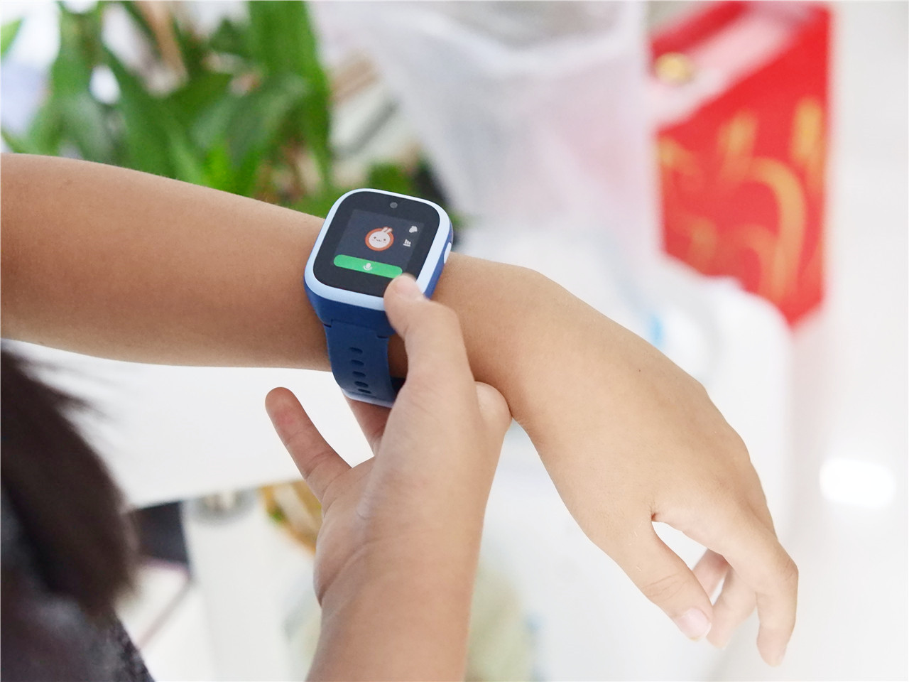 支持4G全网通米兔儿童电话手表4C八重安全定位守护更放心