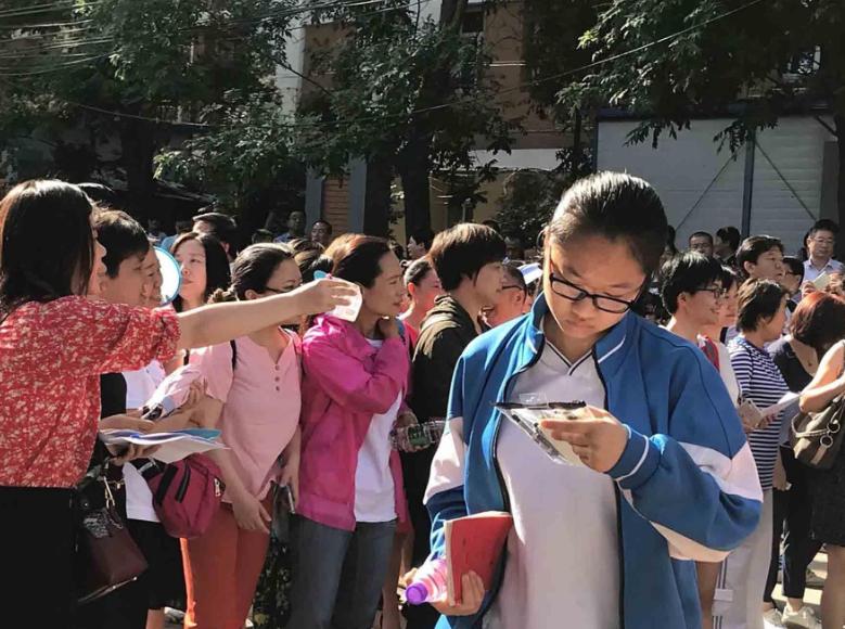 谁说“人民日报”只招名校生？打破传统招生模式，家长赞不绝口