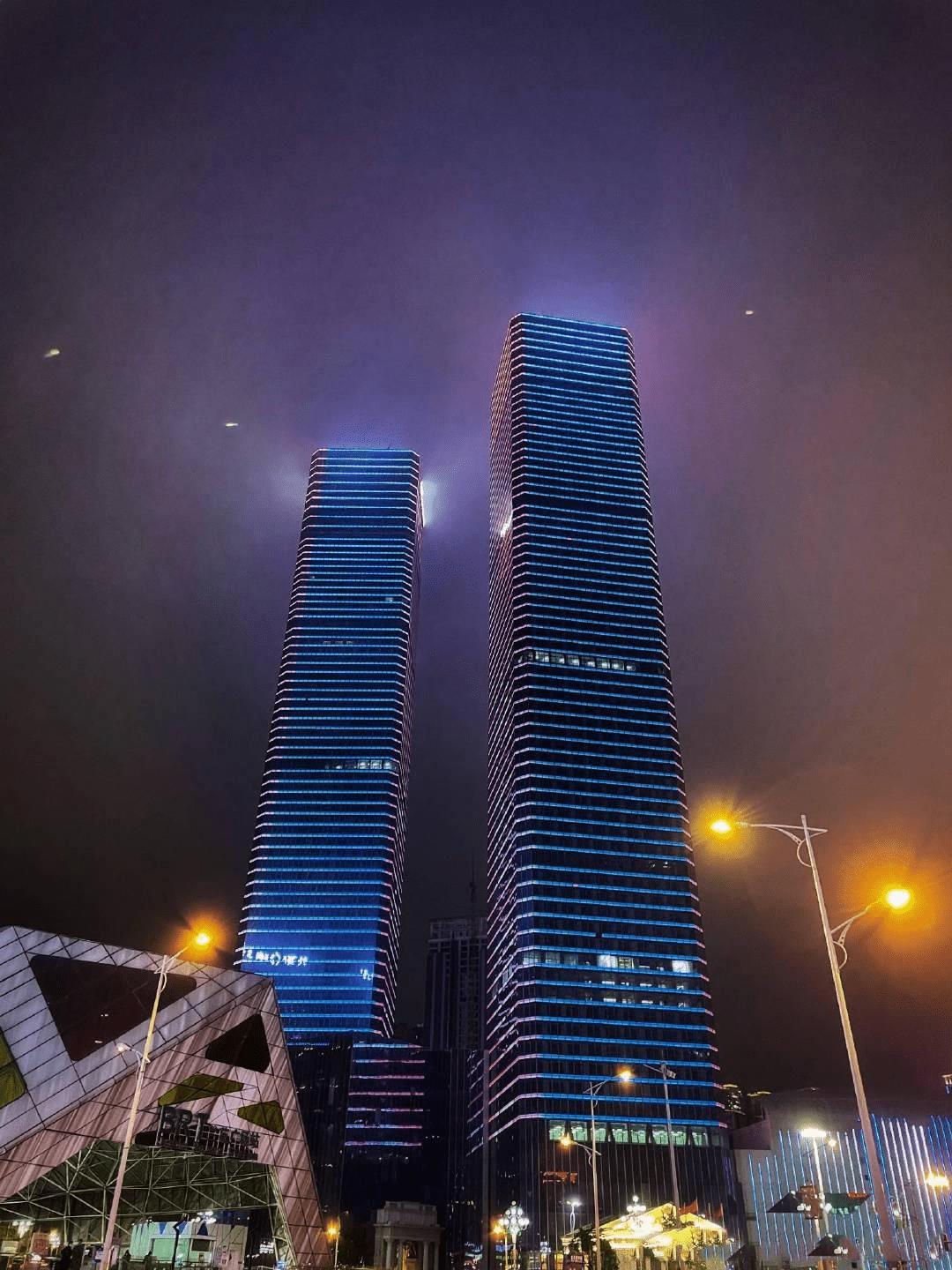 贵州贵阳第一高楼,贵阳花果园300米高楼有多少